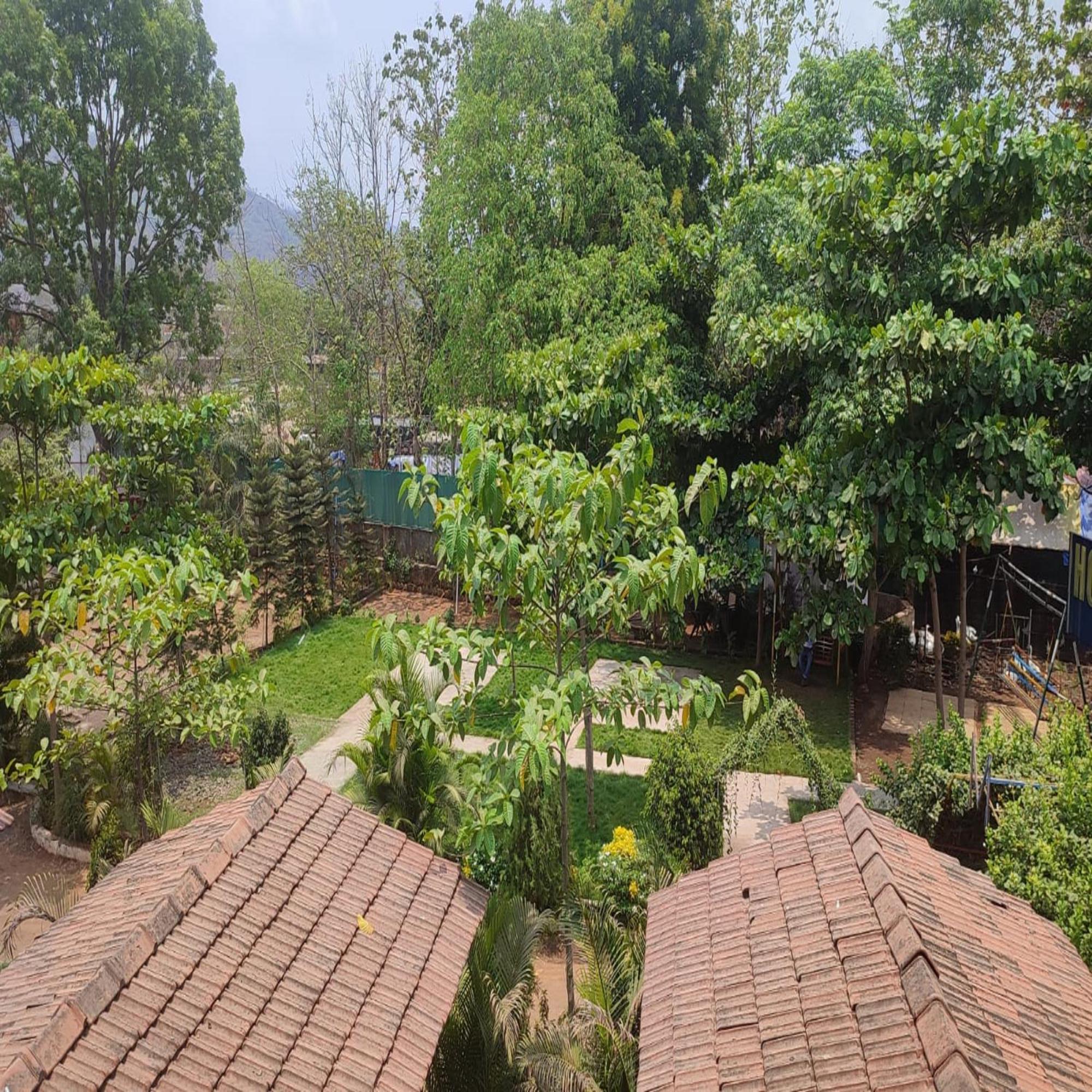 Hotel Metro Palace Resort Karjat Exterior foto
